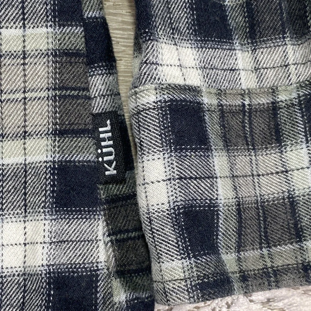 Kuhl Men's‎ Dillingr Flannel Shirt Long Sleeve Outdoor Hiking Metal Button Flap